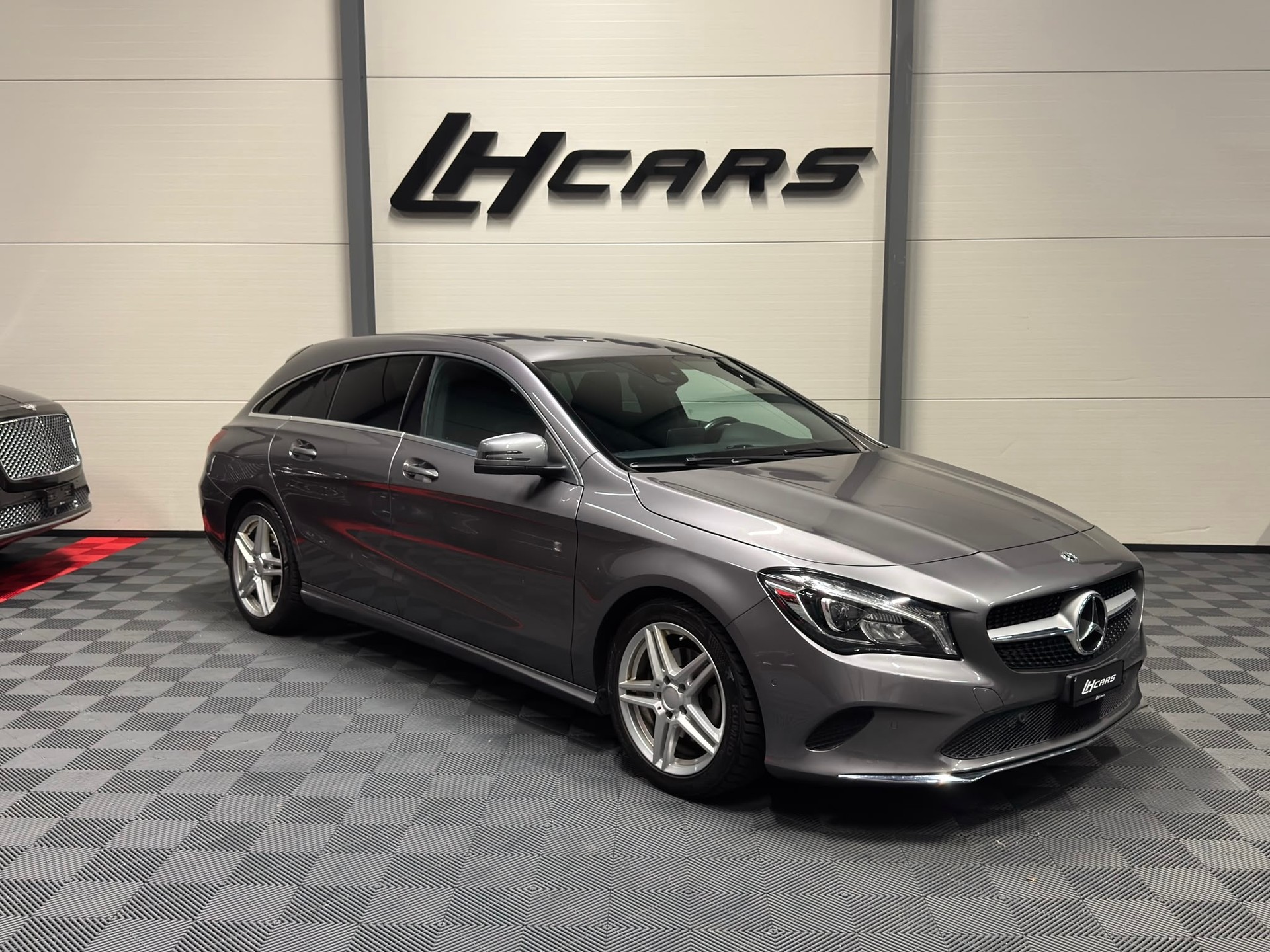 MERCEDES-BENZ CLA 220 Urban 4m Shooting Brake-image-5