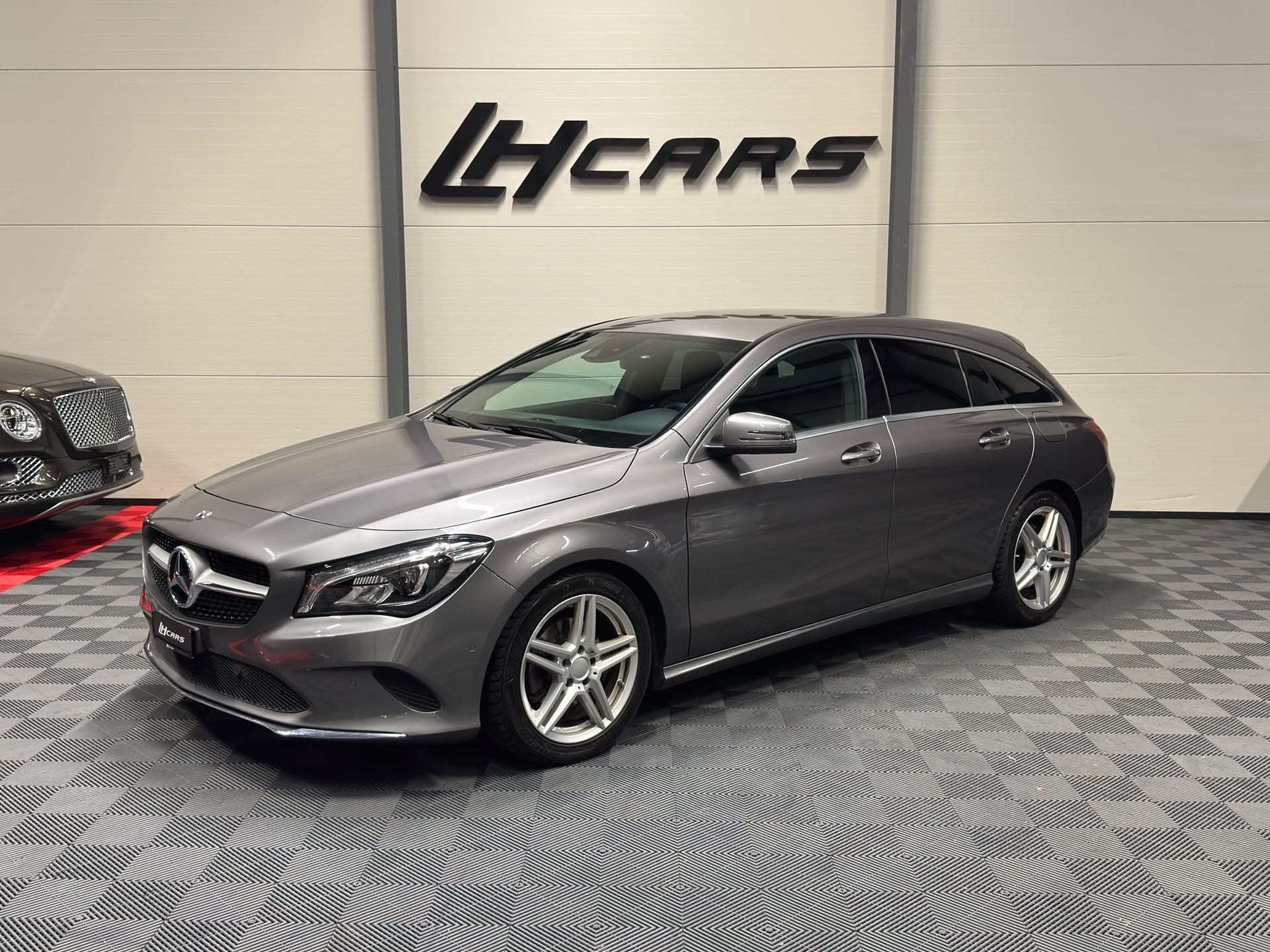 MERCEDES-BENZ CLA 220 Urban 4m Shooting Brake