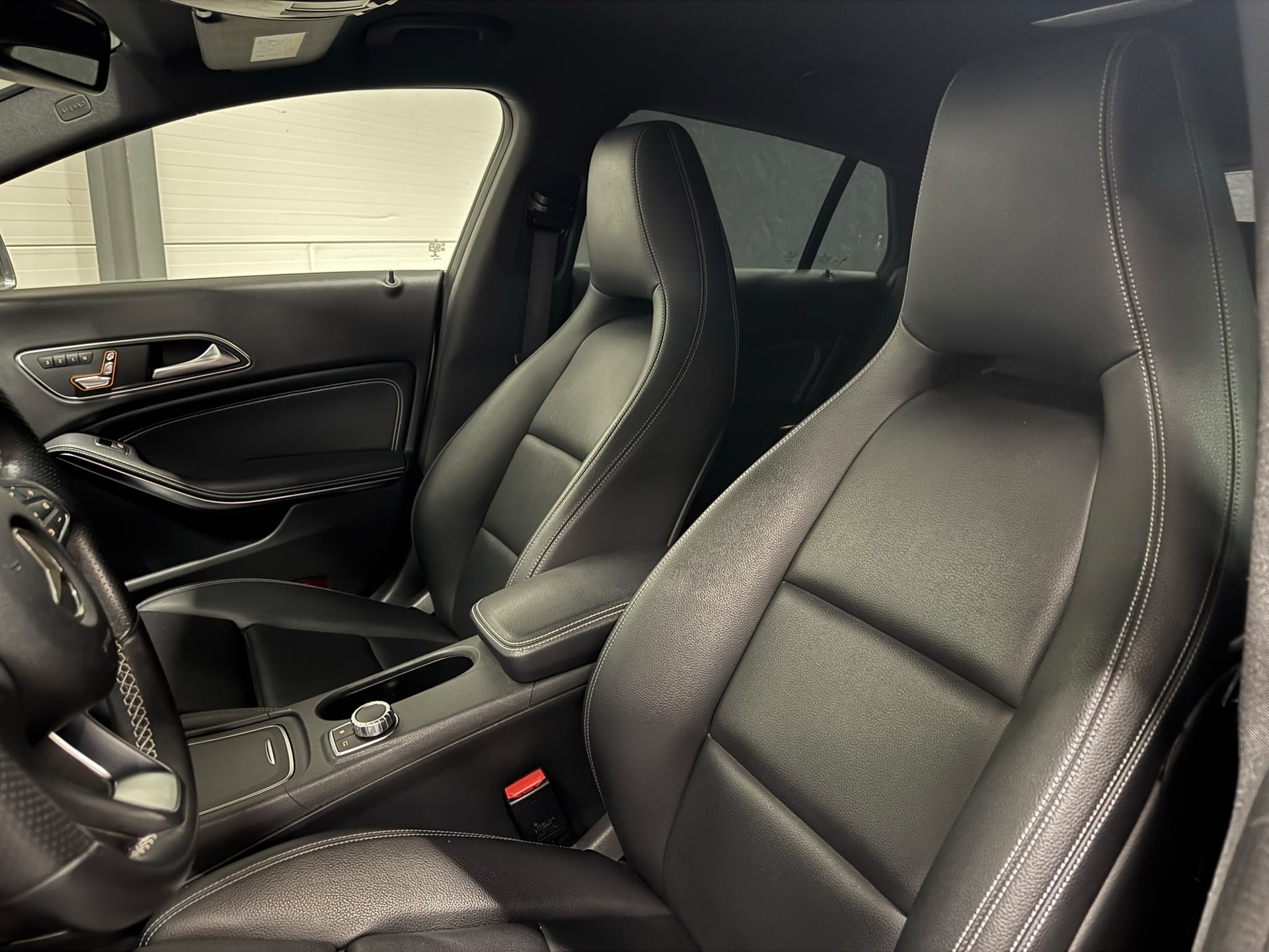 MERCEDES-BENZ CLA 220 Urban 4m Shooting Brake-image-12