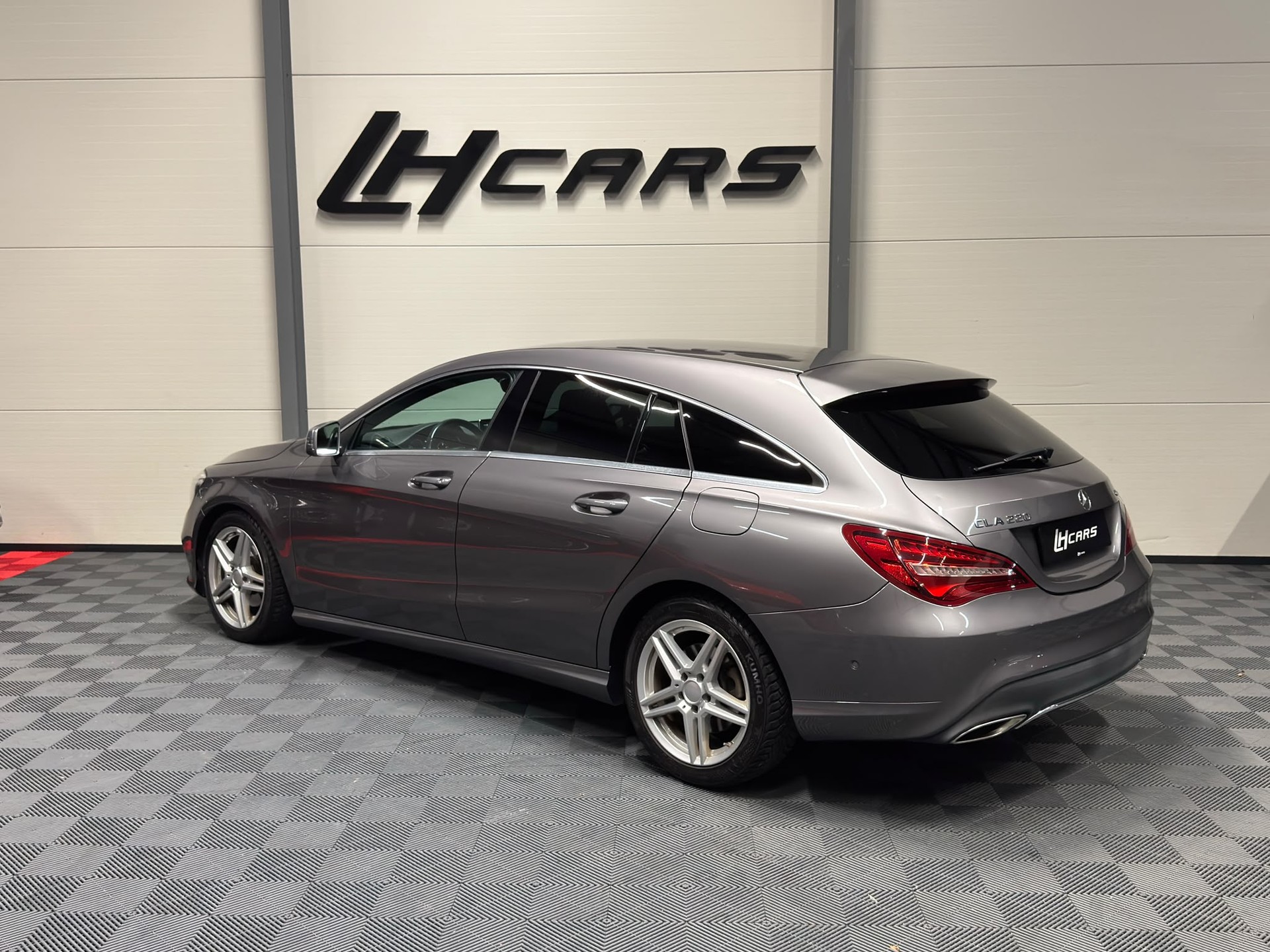 MERCEDES-BENZ CLA 220 Urban 4m Shooting Brake-image-2