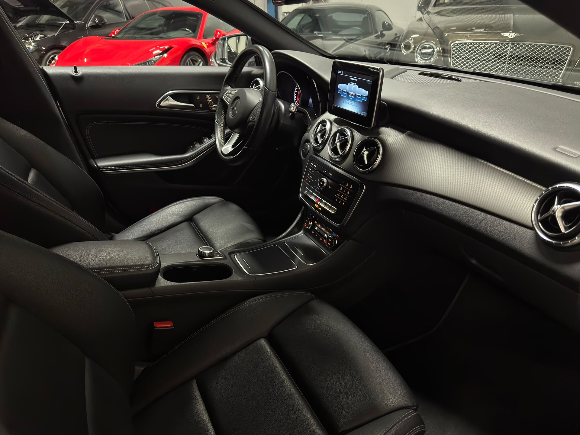 MERCEDES-BENZ CLA 220 Urban 4m Shooting Brake-image-9