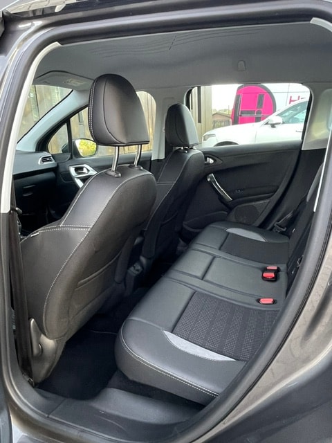 PEUGEOT 2008 1.2 PureTech Allure EAT6-image-27