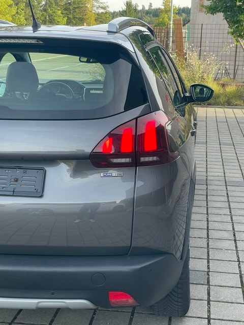 PEUGEOT 2008 1.2 PureTech Allure EAT6-image-10