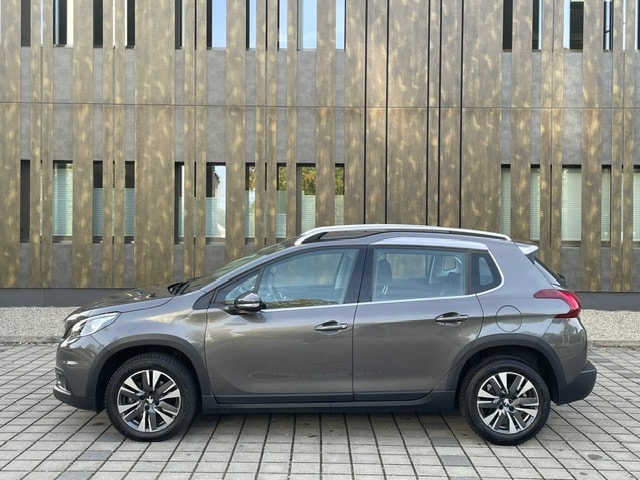 PEUGEOT 2008 1.2 PureTech Allure EAT6-image-6