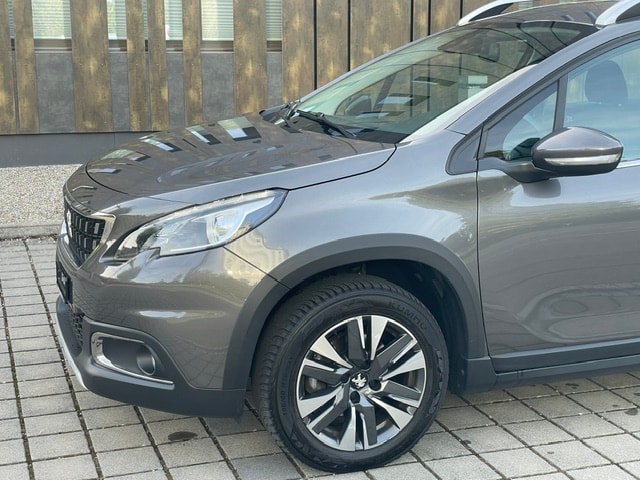 PEUGEOT 2008 1.2 PureTech Allure EAT6-image-7
