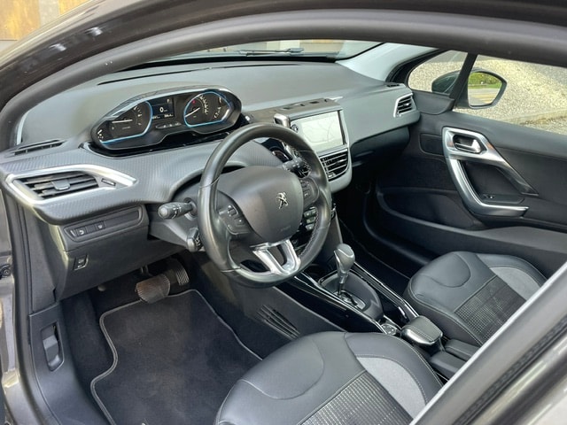 PEUGEOT 2008 1.2 PureTech Allure EAT6-image-14