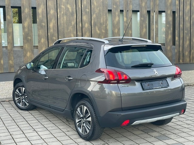 PEUGEOT 2008 1.2 PureTech Allure EAT6-image-12