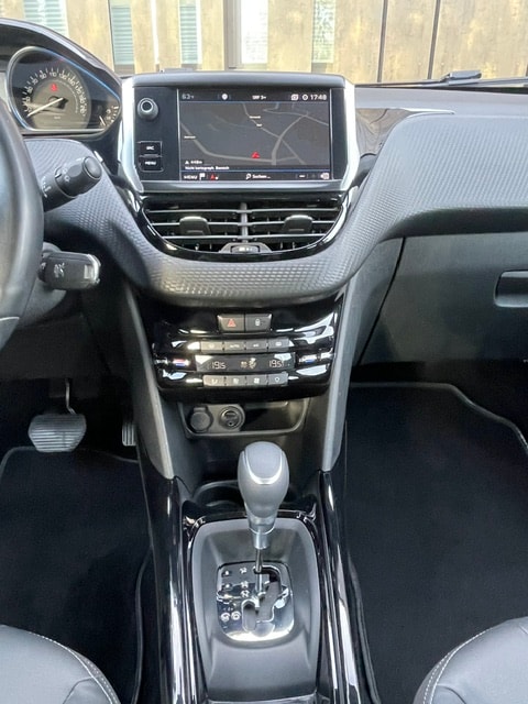 PEUGEOT 2008 1.2 PureTech Allure EAT6-image-20