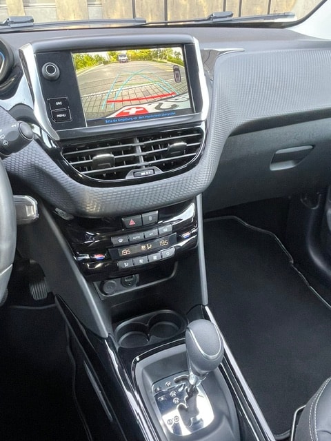 PEUGEOT 2008 1.2 PureTech Allure EAT6-image-23