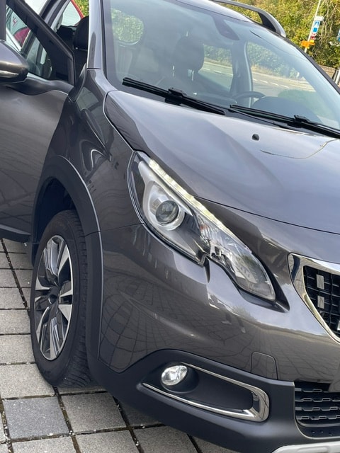PEUGEOT 2008 1.2 PureTech Allure EAT6-image-5