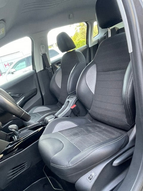 PEUGEOT 2008 1.2 PureTech Allure EAT6-image-16