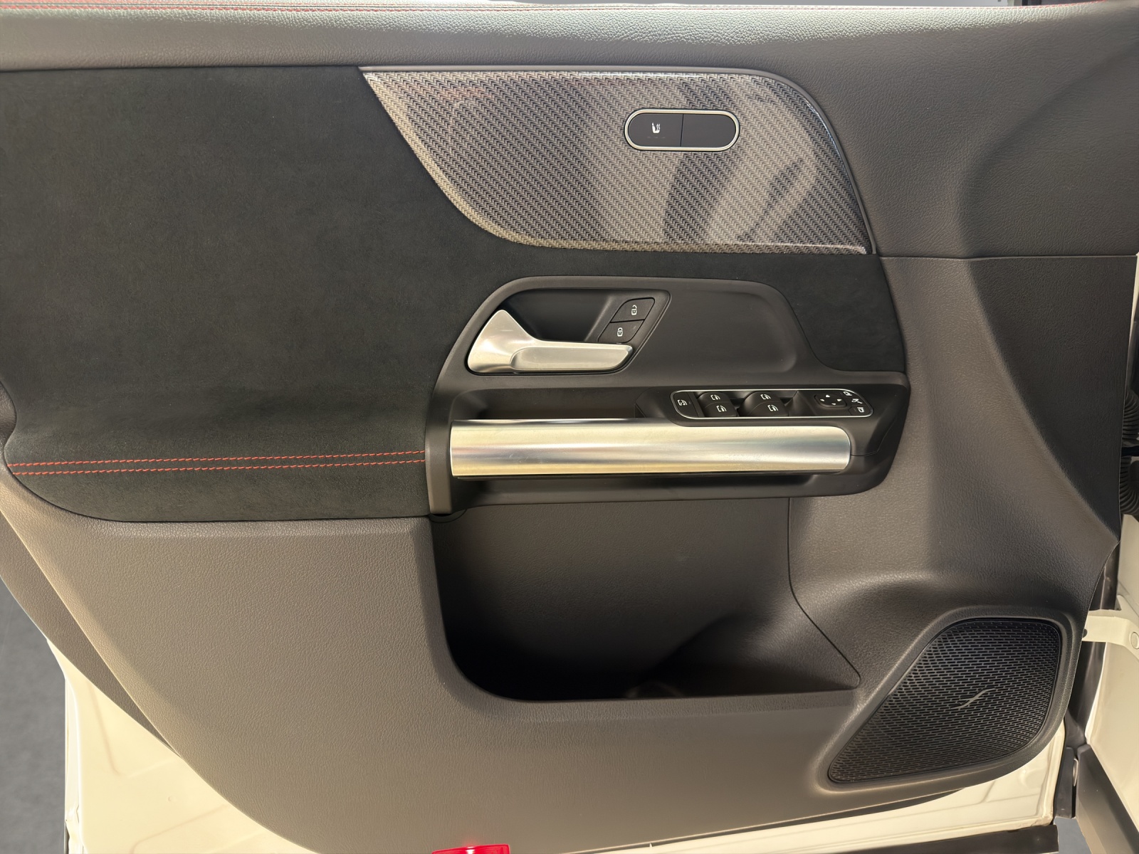 MERCEDES-BENZ GLA 200-image-12