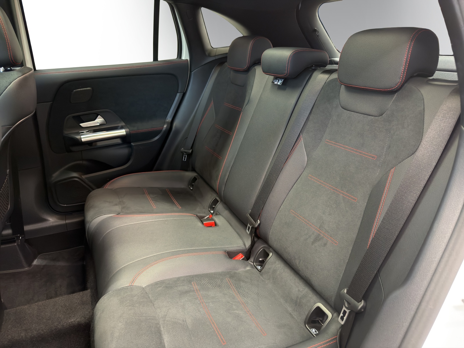 MERCEDES-BENZ GLA 200-image-14