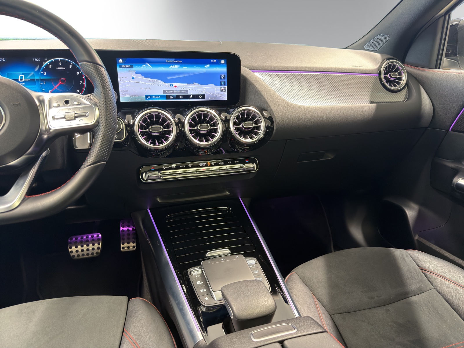 MERCEDES-BENZ GLA 200-image-9