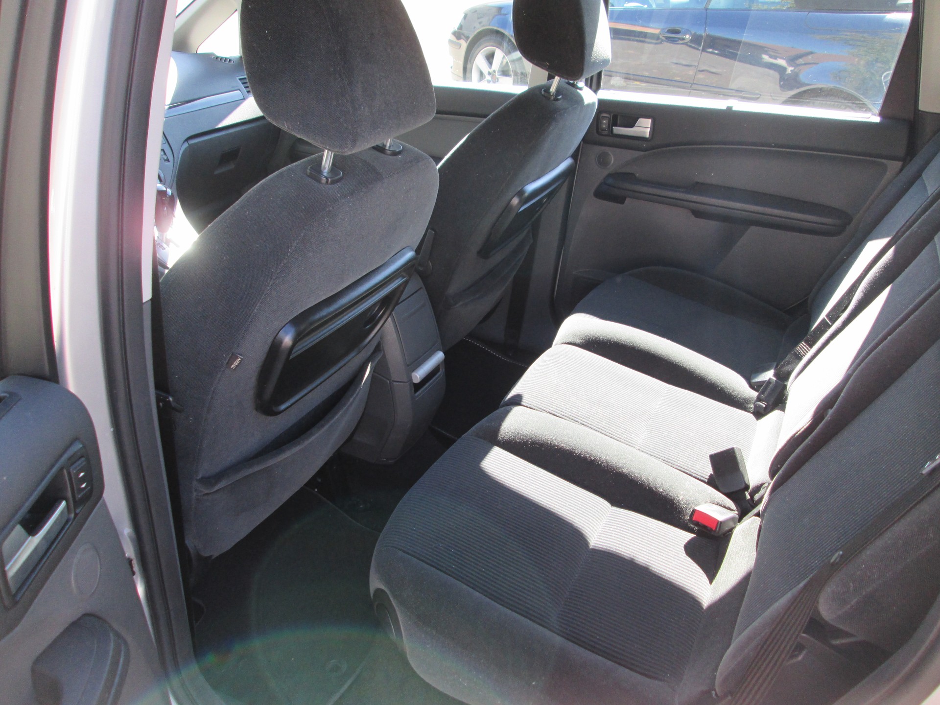 FORD Focus C-Max 2.0 Ghia-image-8