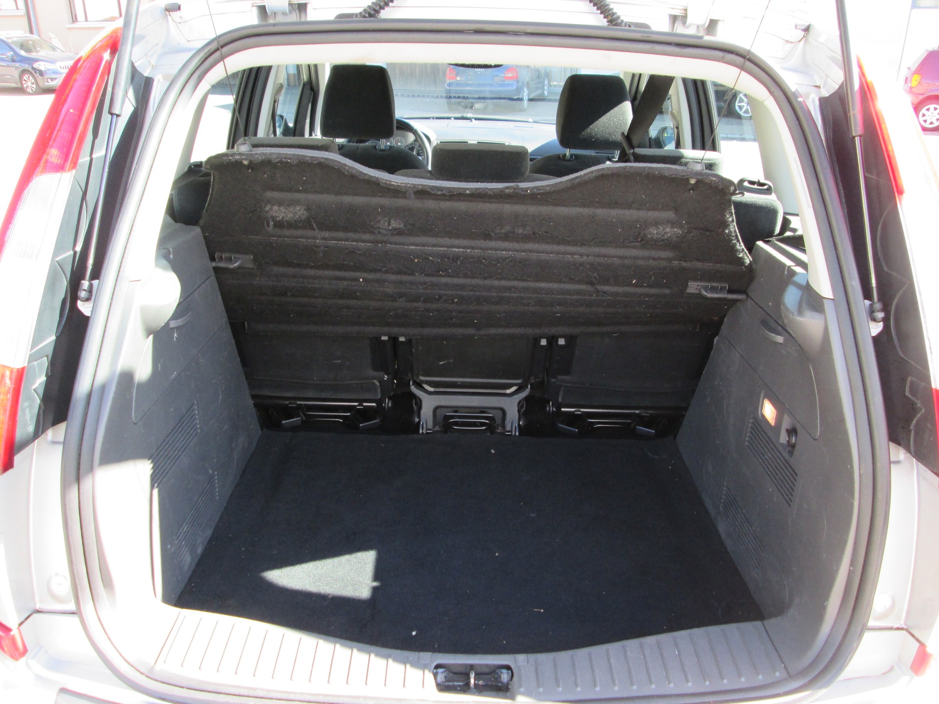 FORD Focus C-Max 2.0 Ghia-image-9