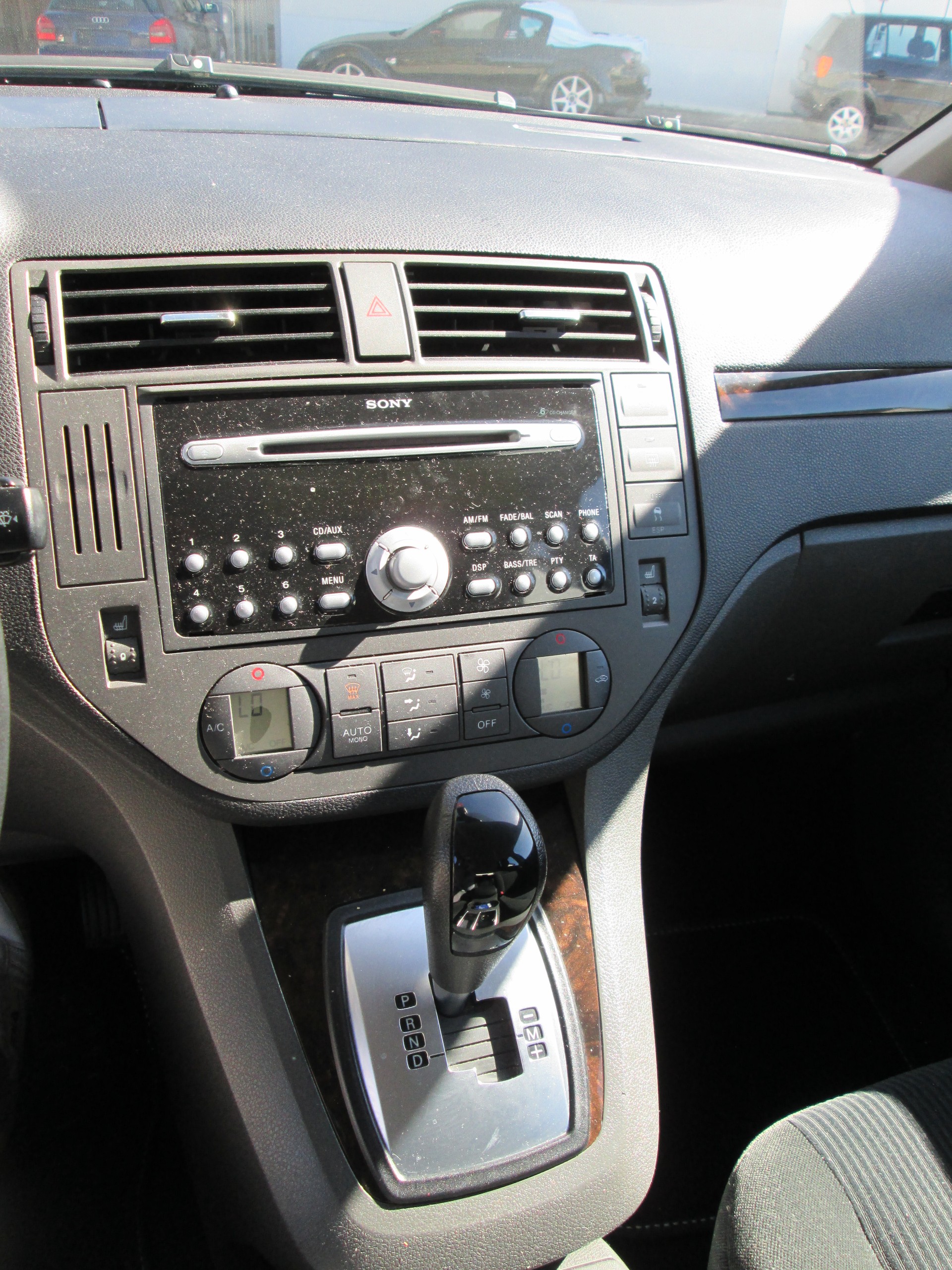 FORD Focus C-Max 2.0 Ghia-image-13