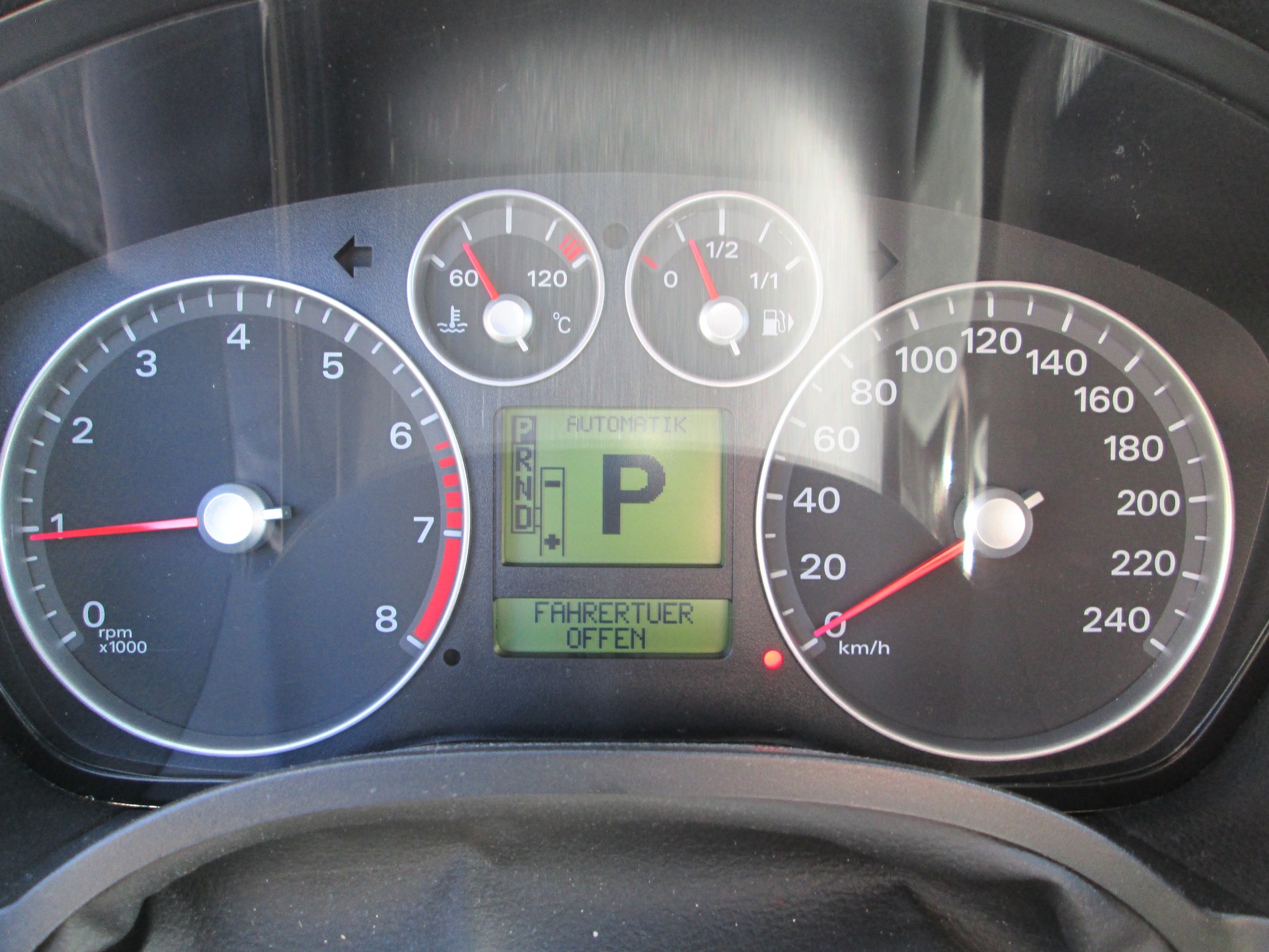 FORD Focus C-Max 2.0 Ghia-image-12
