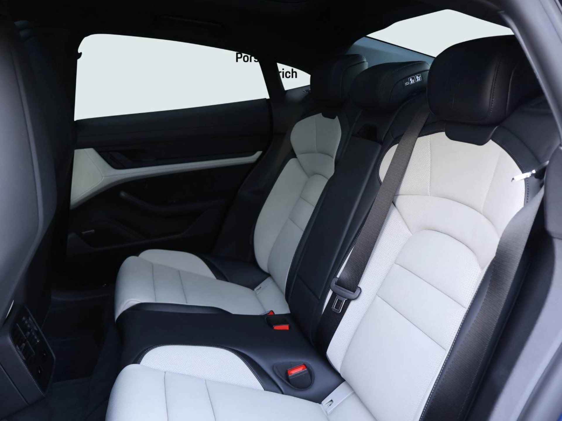 PORSCHE Taycan 4S-image-12