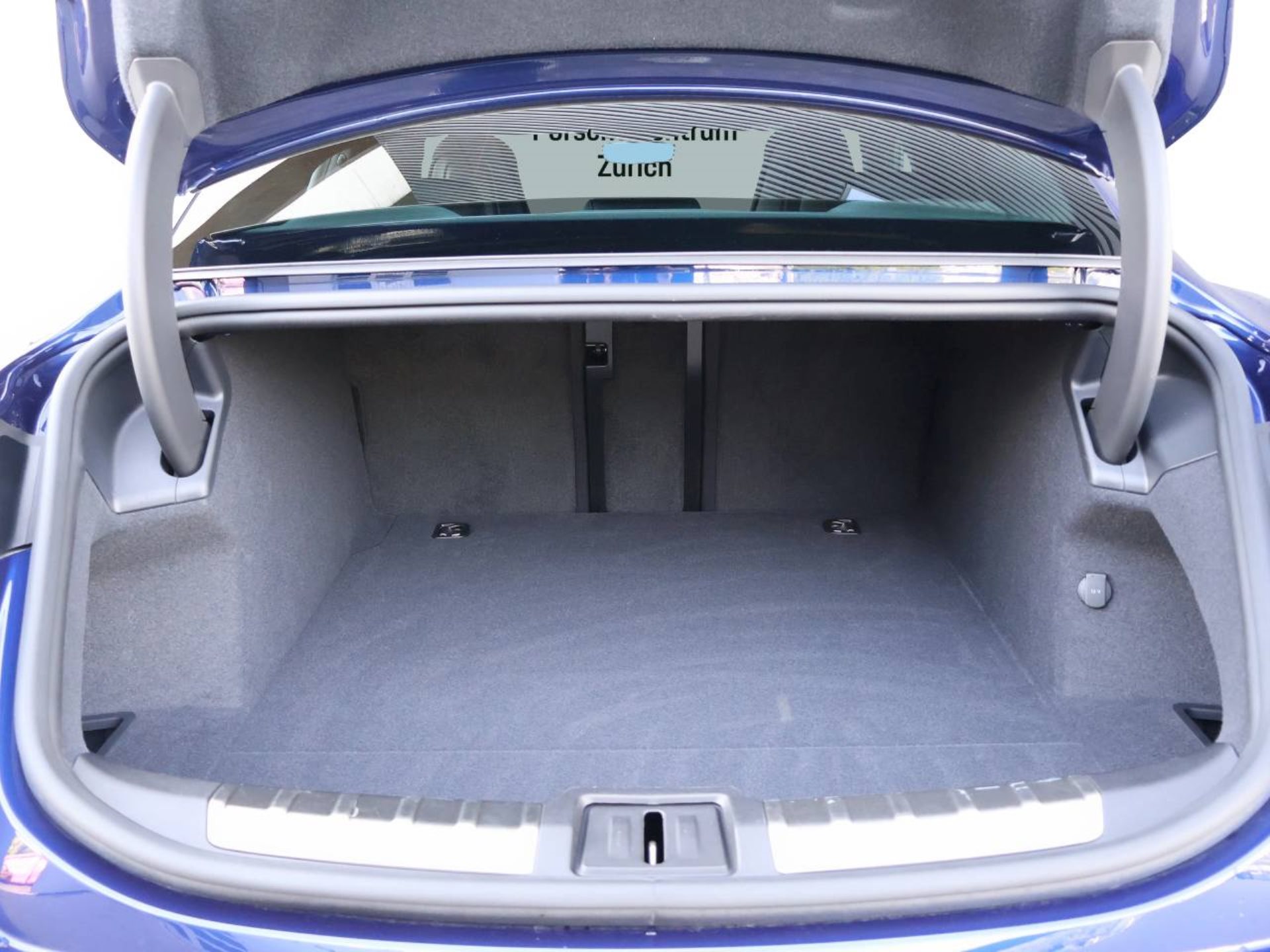 PORSCHE Taycan 4S-image-15