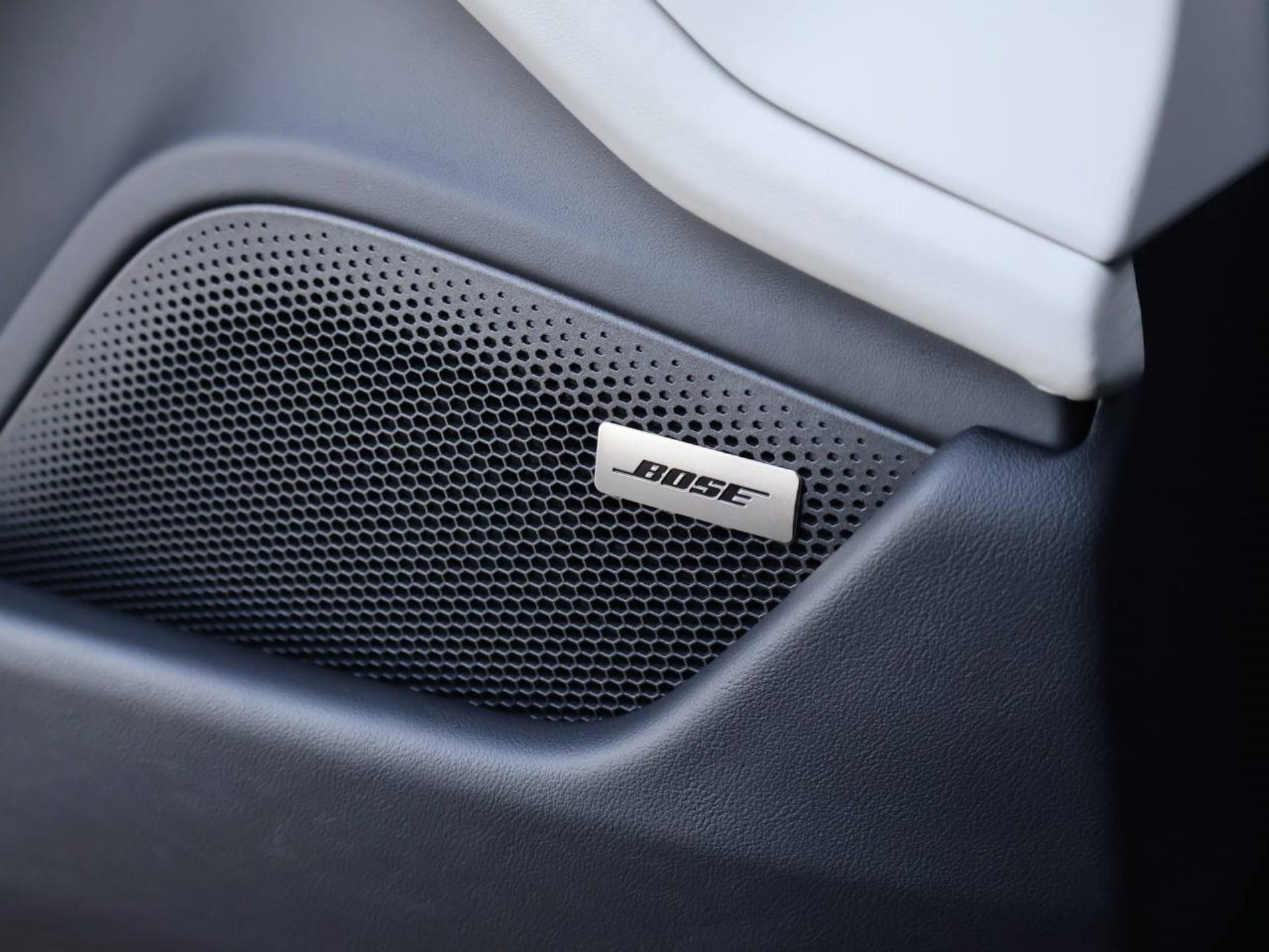 PORSCHE Taycan 4S-image-26