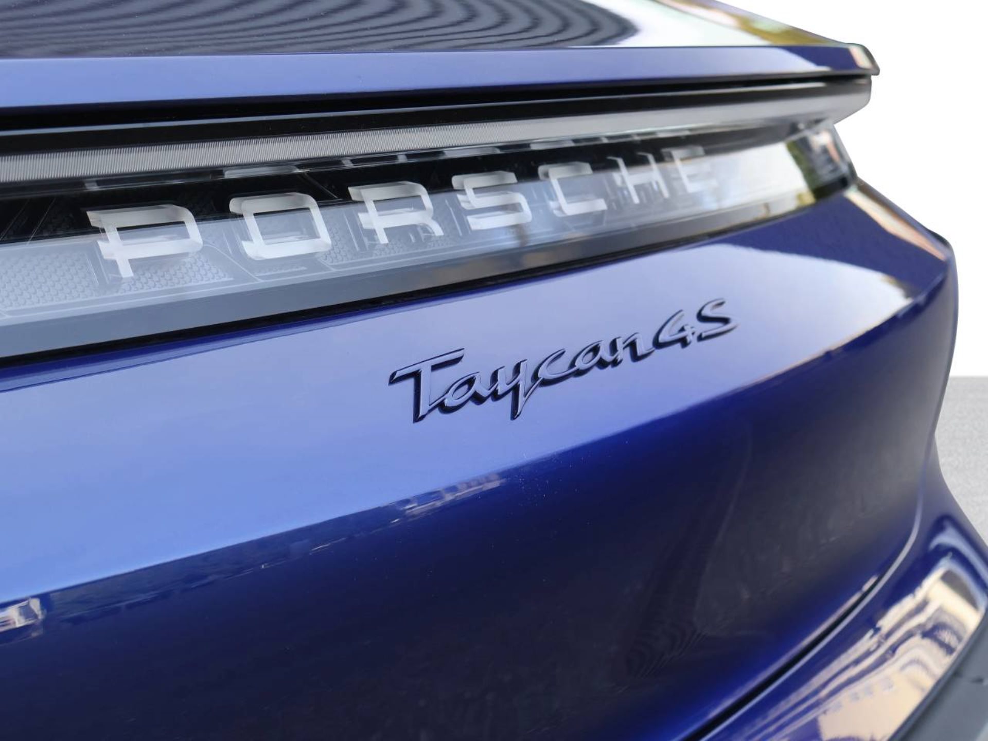PORSCHE Taycan 4S-image-30