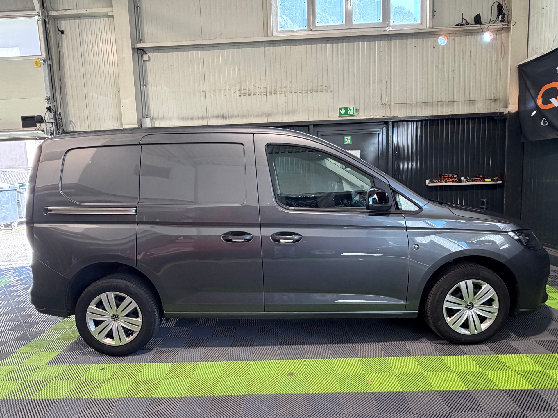 VW Caddy Cargo 2.0TDI 4Motion-image-7