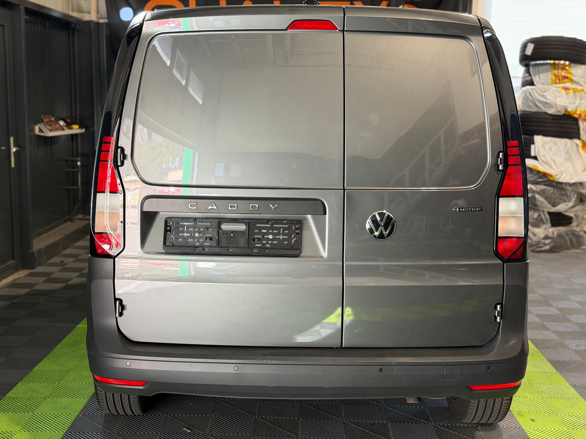 VW Caddy Cargo 2.0TDI 4Motion-image-5