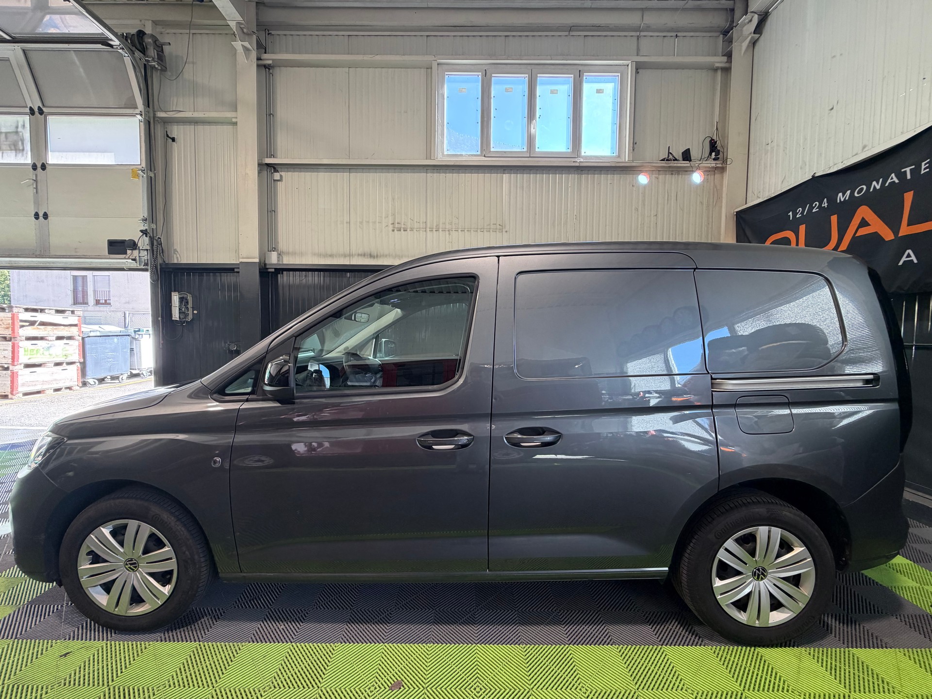 VW Caddy Cargo 2.0TDI 4Motion-image-3