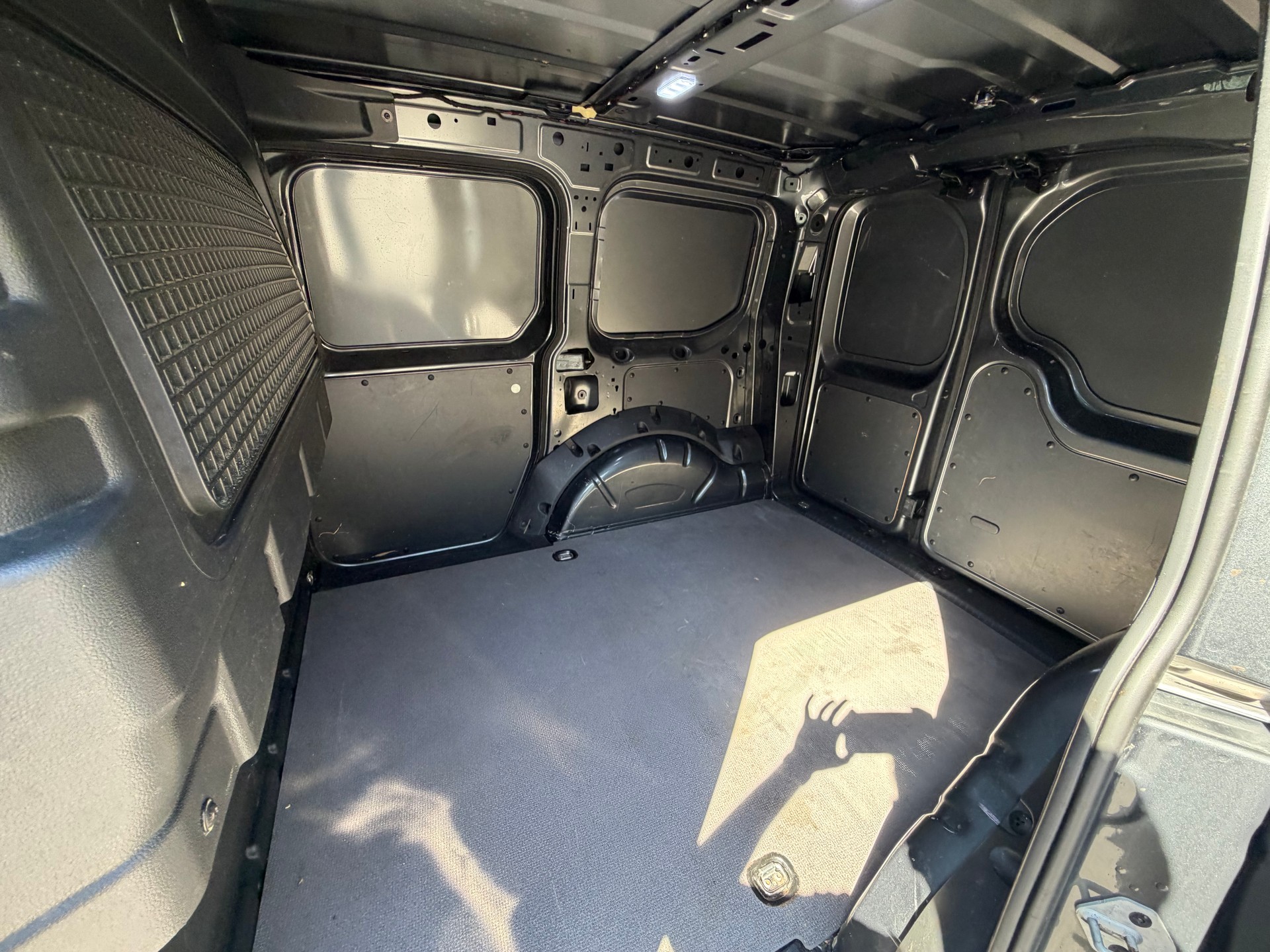 VW Caddy Cargo 2.0TDI 4Motion-image-9
