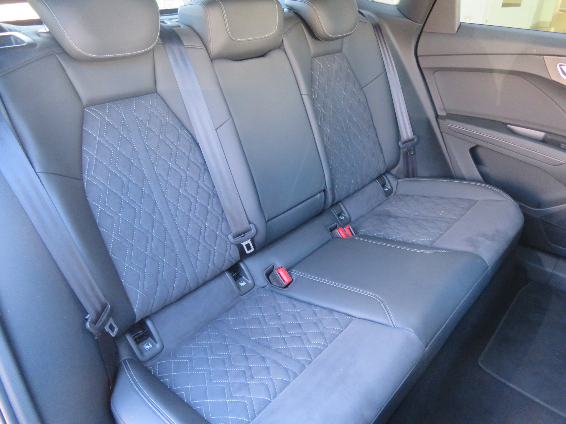 AUDI Q4 Sportback "S-LINE" e-tron 40-image-15