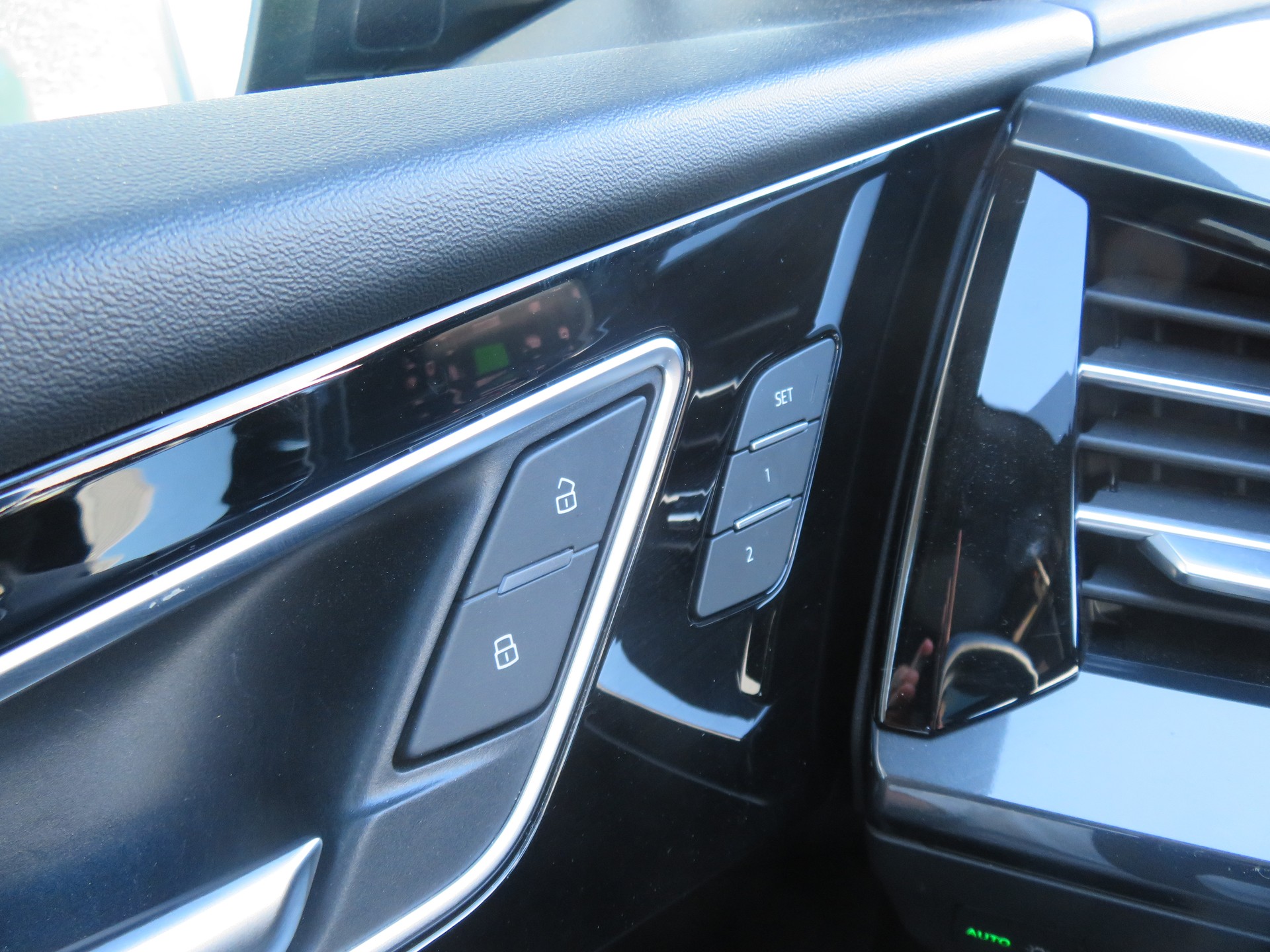 AUDI Q4 Sportback "S-LINE" e-tron 40-image-7