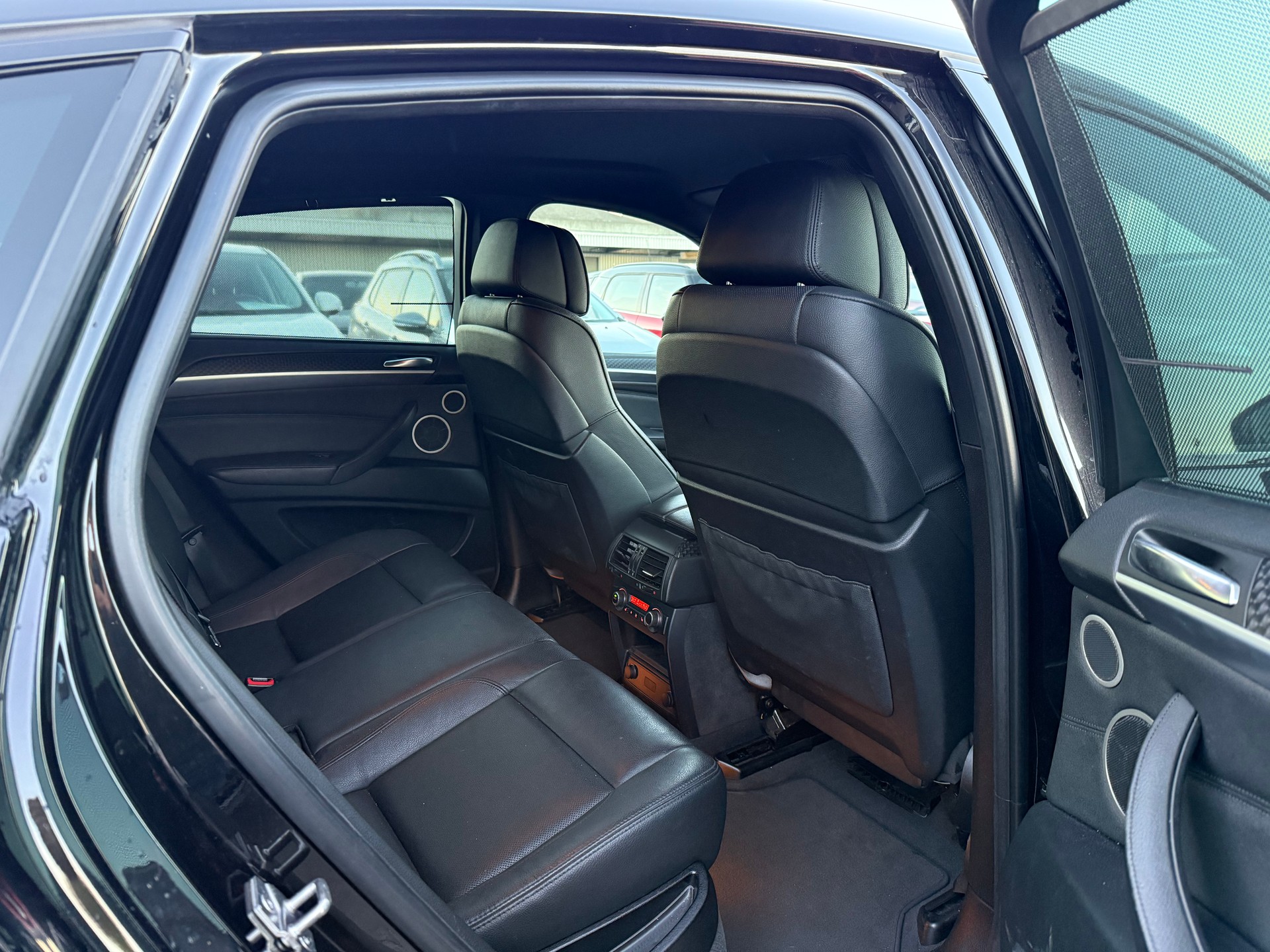 BMW X6 xDrive 40d Steptronic M-Sport / Frisch ab MFK / Lückenlos servicegepflegt bei BMW / Softclose / 360° Kamera / Indvidual Audio-image-11