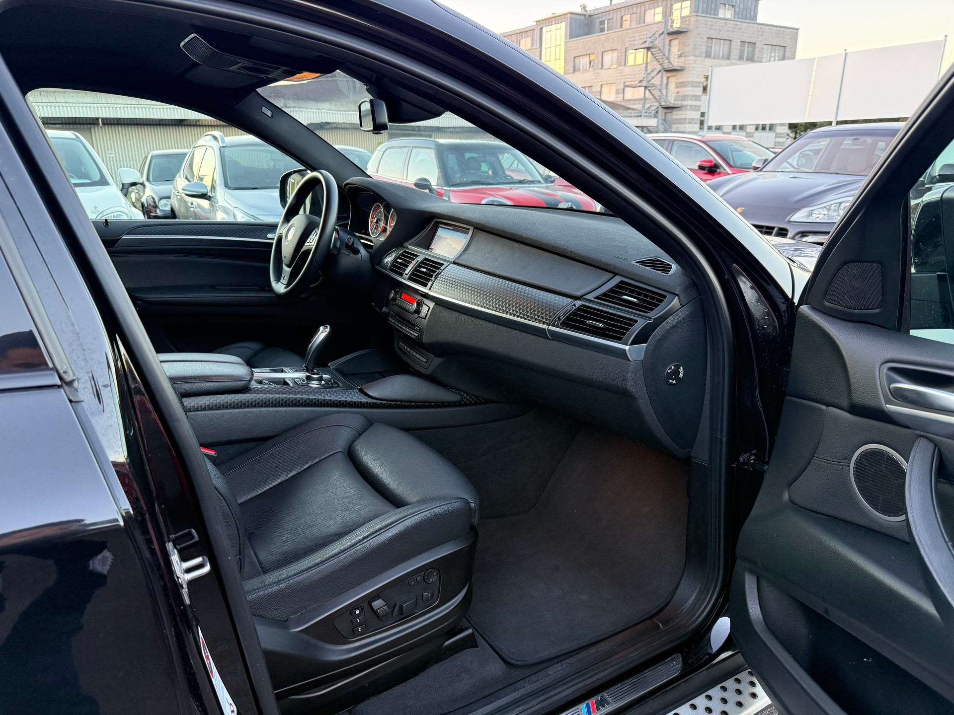 BMW X6 xDrive 40d Steptronic M-Sport / Frisch ab MFK / Lückenlos servicegepflegt bei BMW / Softclose / 360° Kamera / Indvidual Audio-image-7