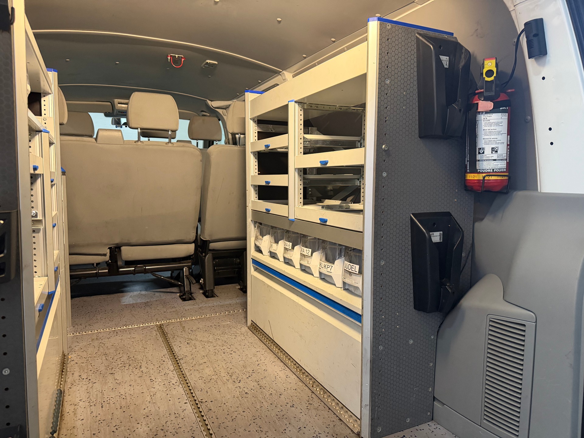 VW T5 2.0 TDI BMT 4 Motion / Lang Version ( 6 Plätzer / Sortimo Regale )-image-15