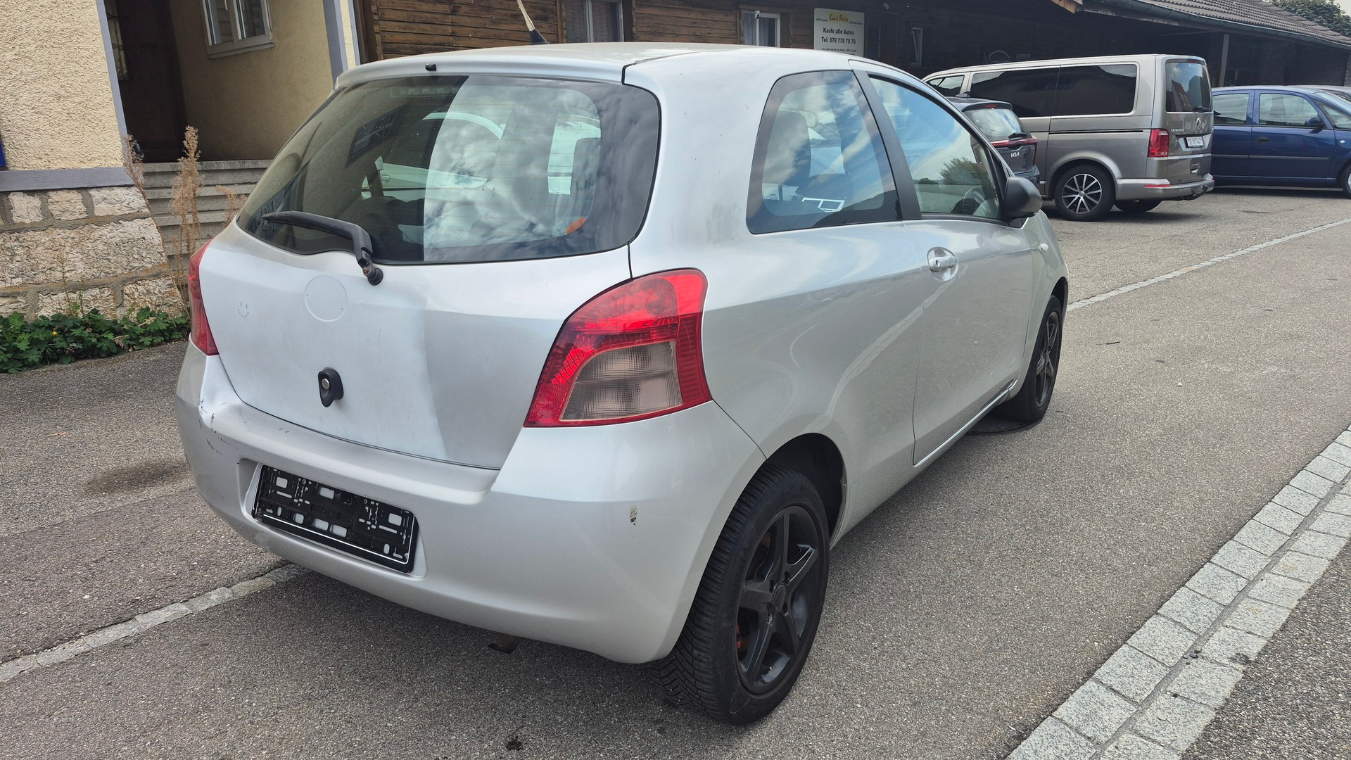 TOYOTA Yaris 1.3 Linea Luna-image-4