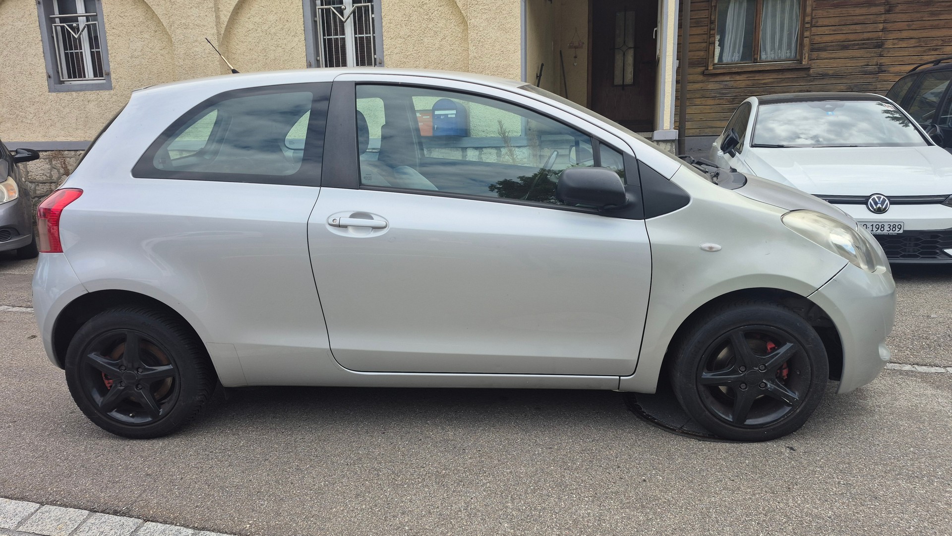 TOYOTA Yaris 1.3 Linea Luna-image-3