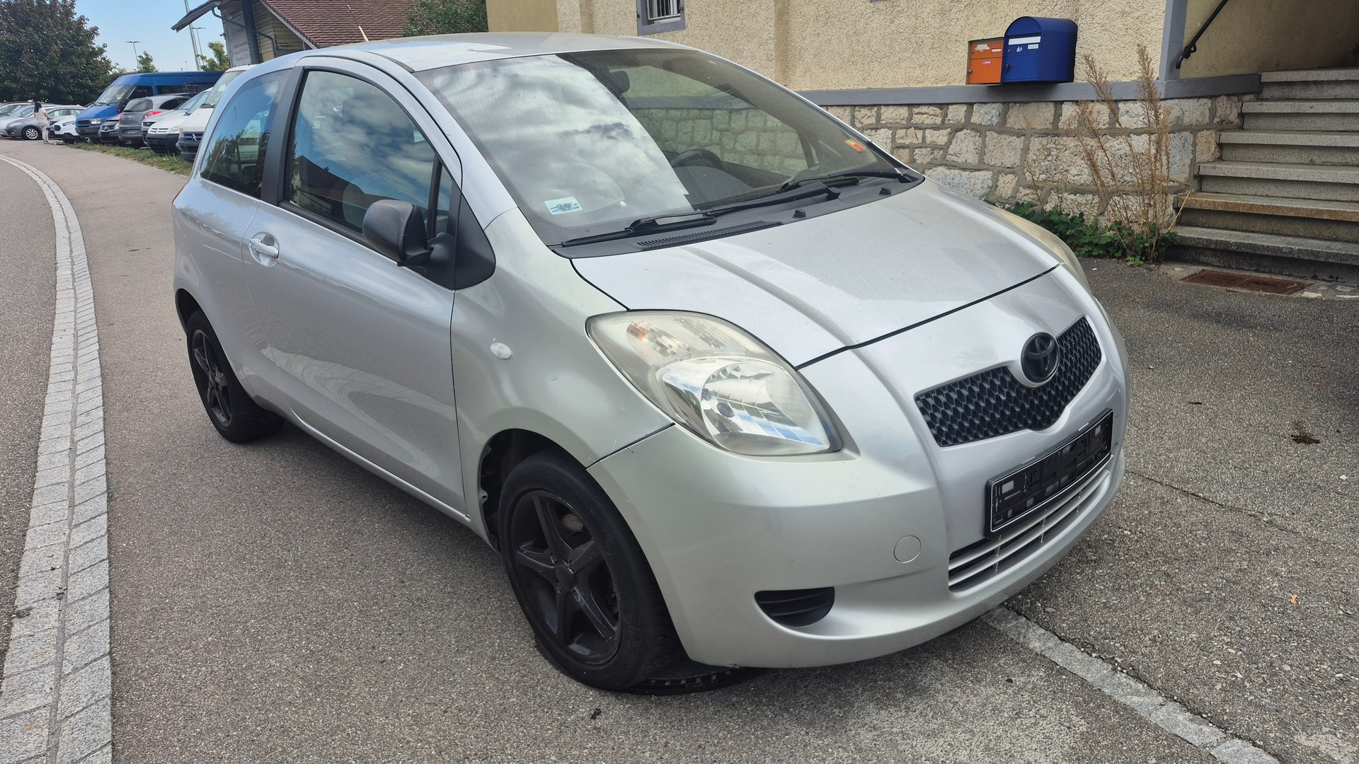 TOYOTA Yaris 1.3 Linea Luna-image-2