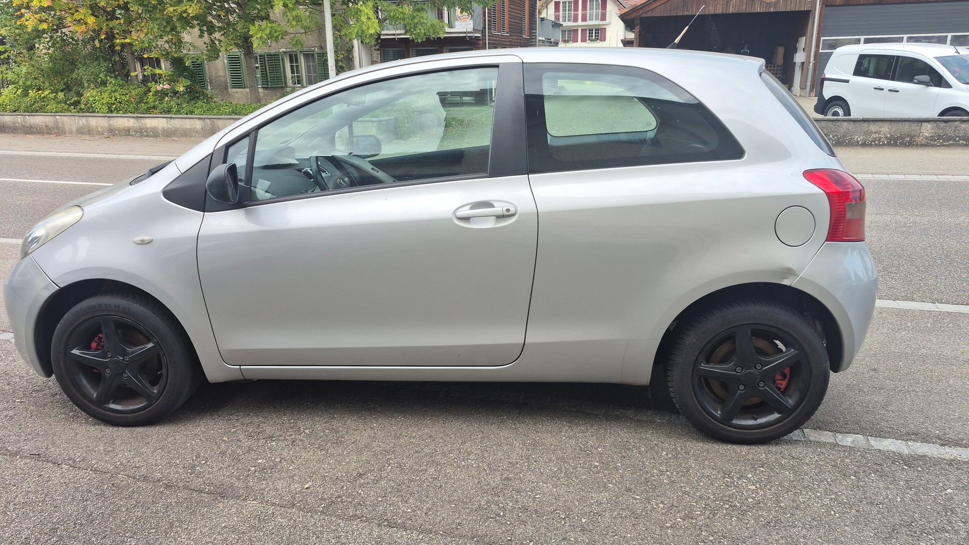 TOYOTA Yaris 1.3 Linea Luna-image-7