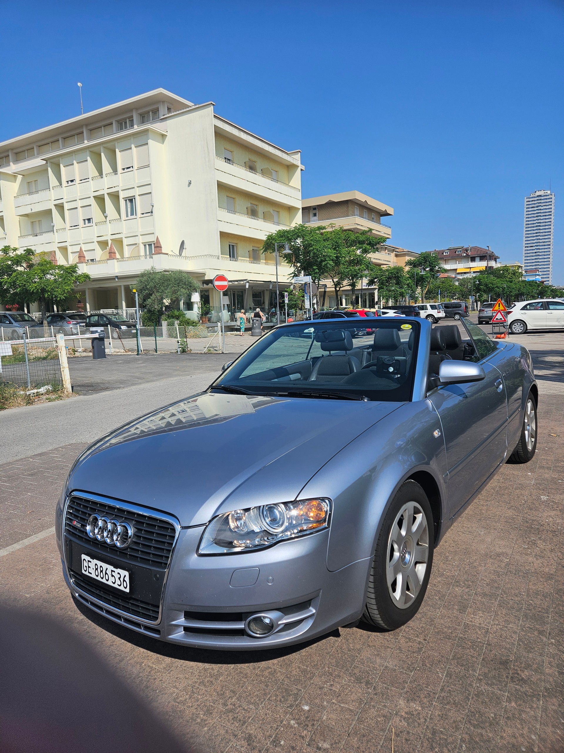 AUDI A4 2.0tfsi cabriolet-image-2