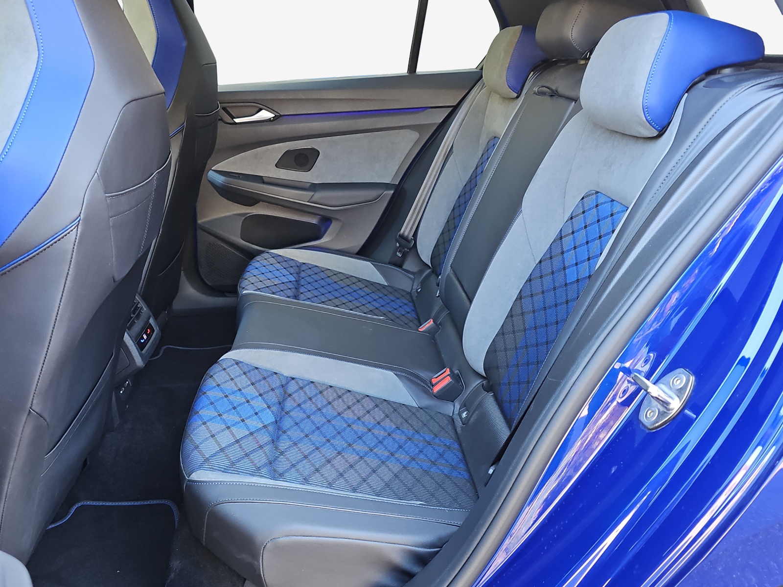 VW Golf 2.0 TSI R DSG 4Motion-image-11