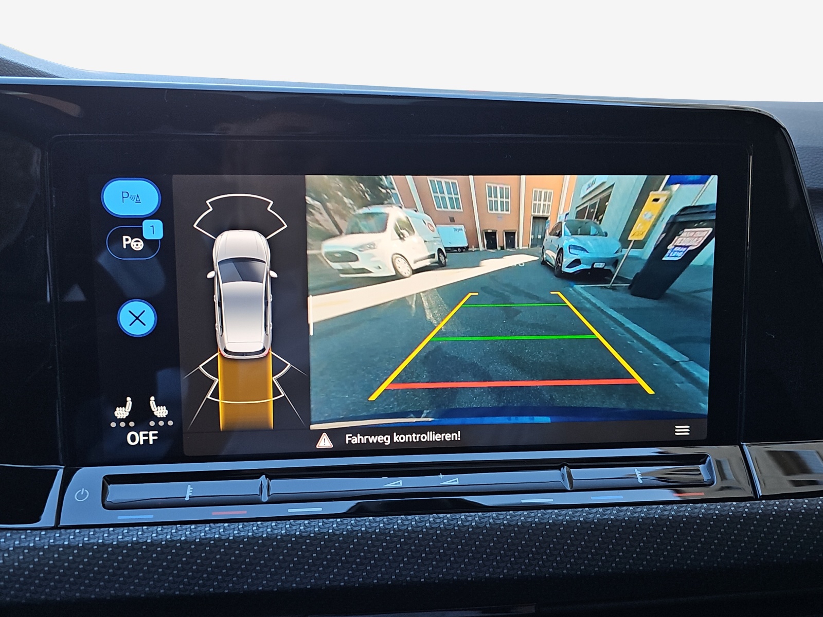 VW Golf 2.0 TSI R DSG 4Motion-image-15