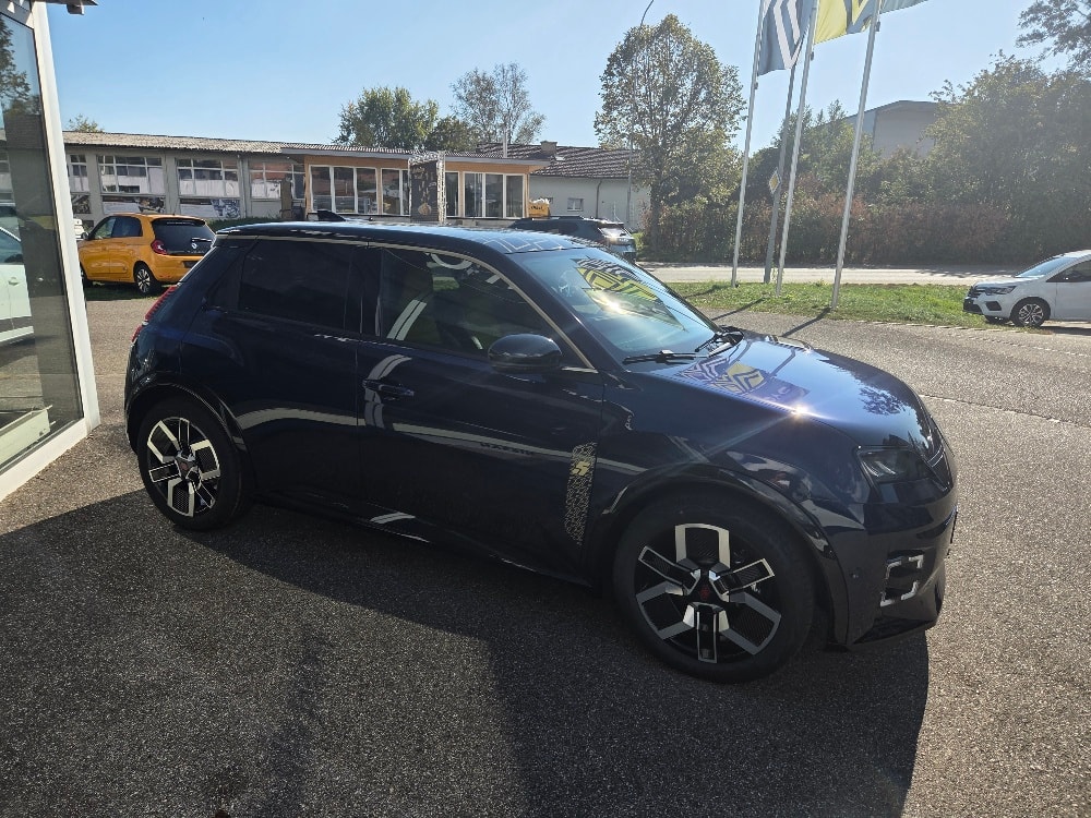 RENAULT R5 E-Tech Comfort Range 52 kWh Iconic Five-image-5