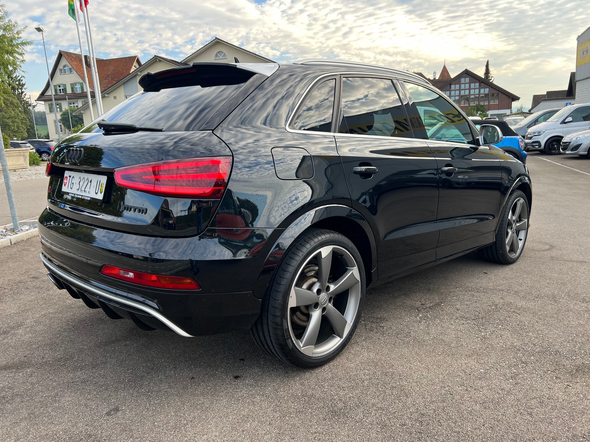 AUDI RS Q3 2.5 TFSI quattro S-tronic-image-10