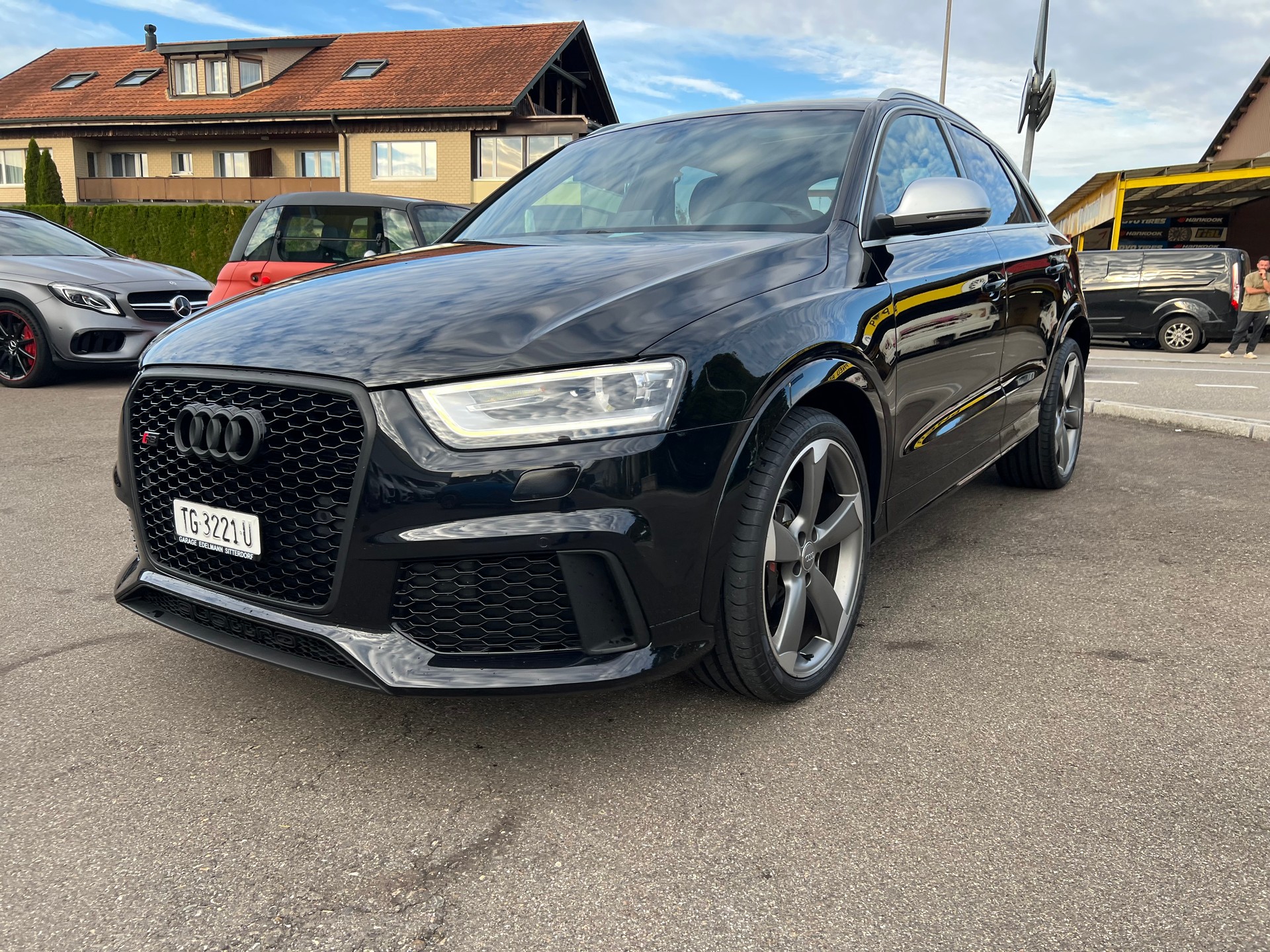 AUDI RS Q3 2.5 TFSI quattro S-tronic-image-2
