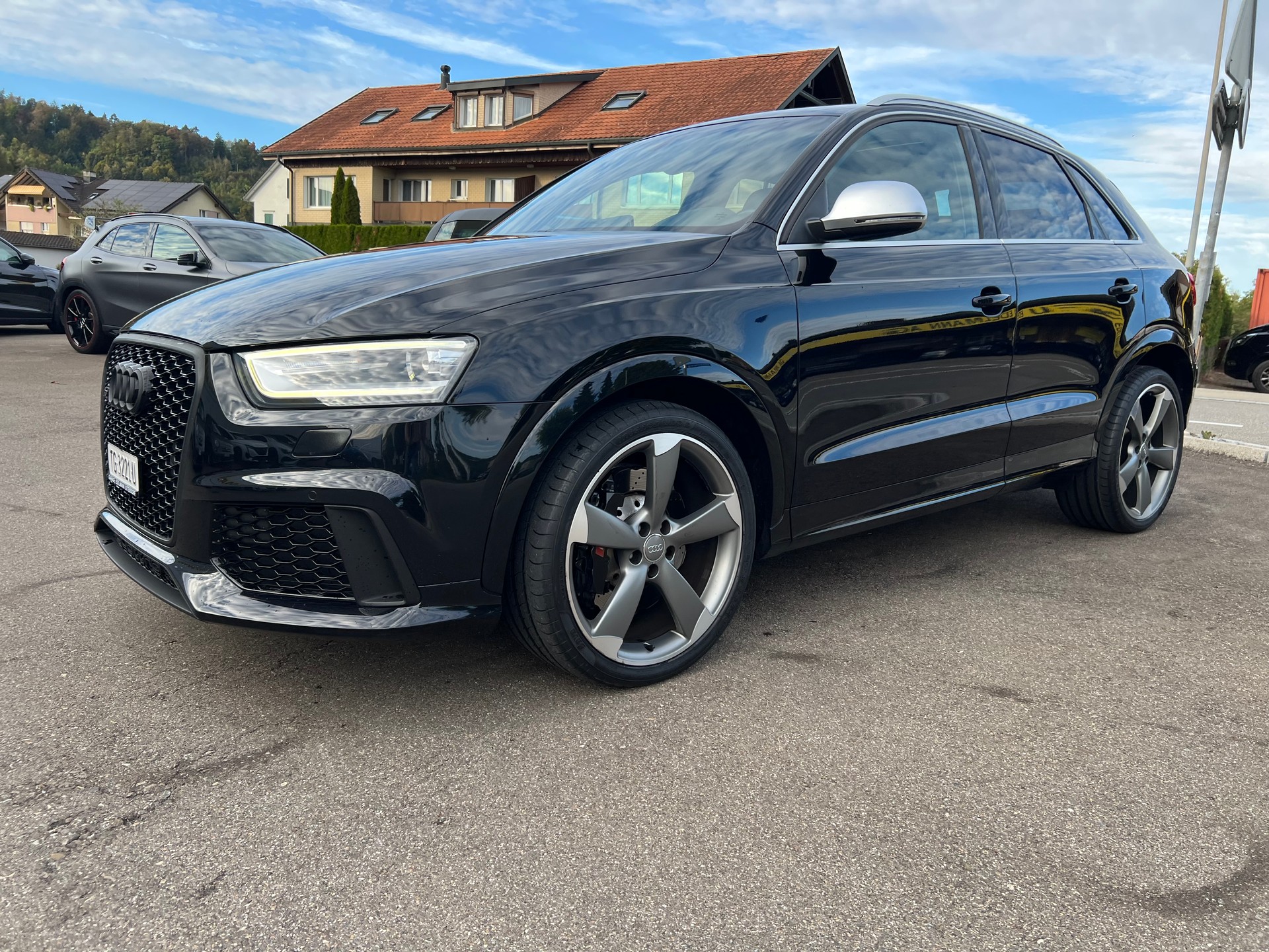 AUDI RS Q3 2.5 TFSI quattro S-tronic-image-1