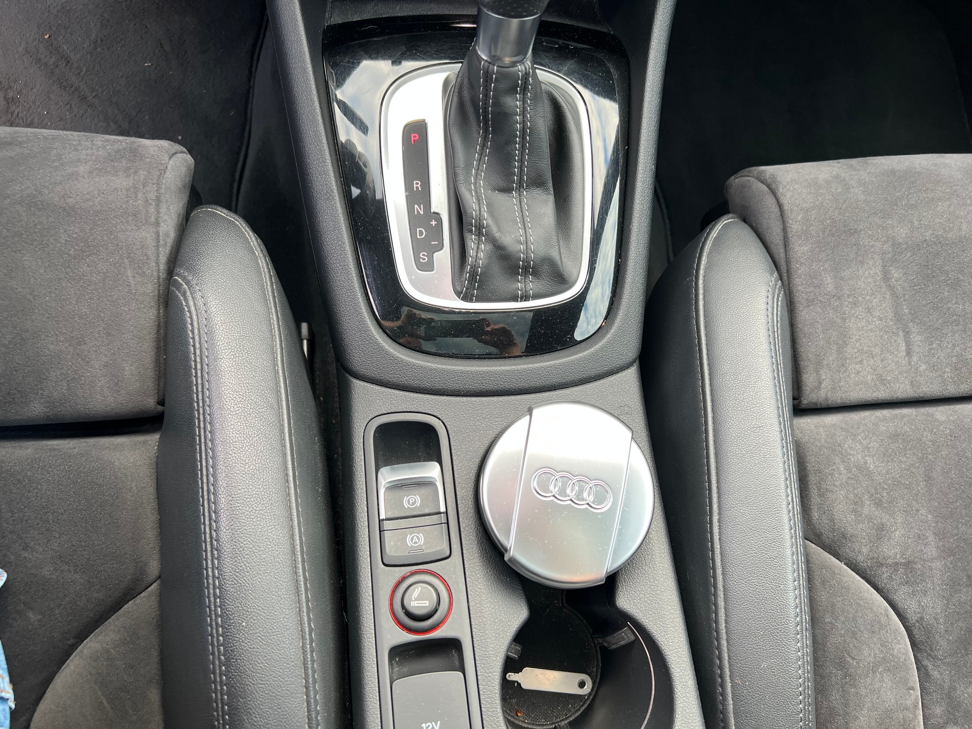 AUDI RS Q3 2.5 TFSI quattro S-tronic-image-24