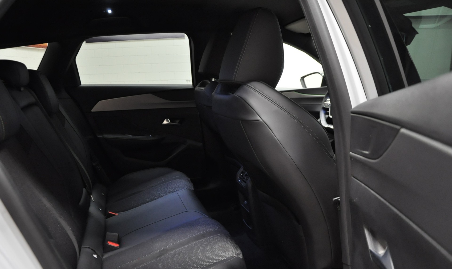 PEUGEOT 308 SW 1.2 HEV 145 GT-image-14