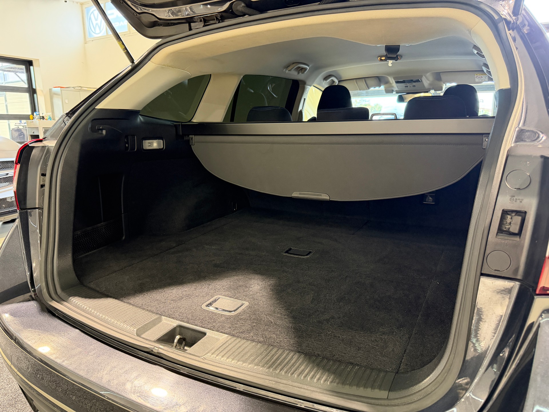 SUBARU Levorg 1.6DIT Swiss Plus AWD Lineartronic-image-11