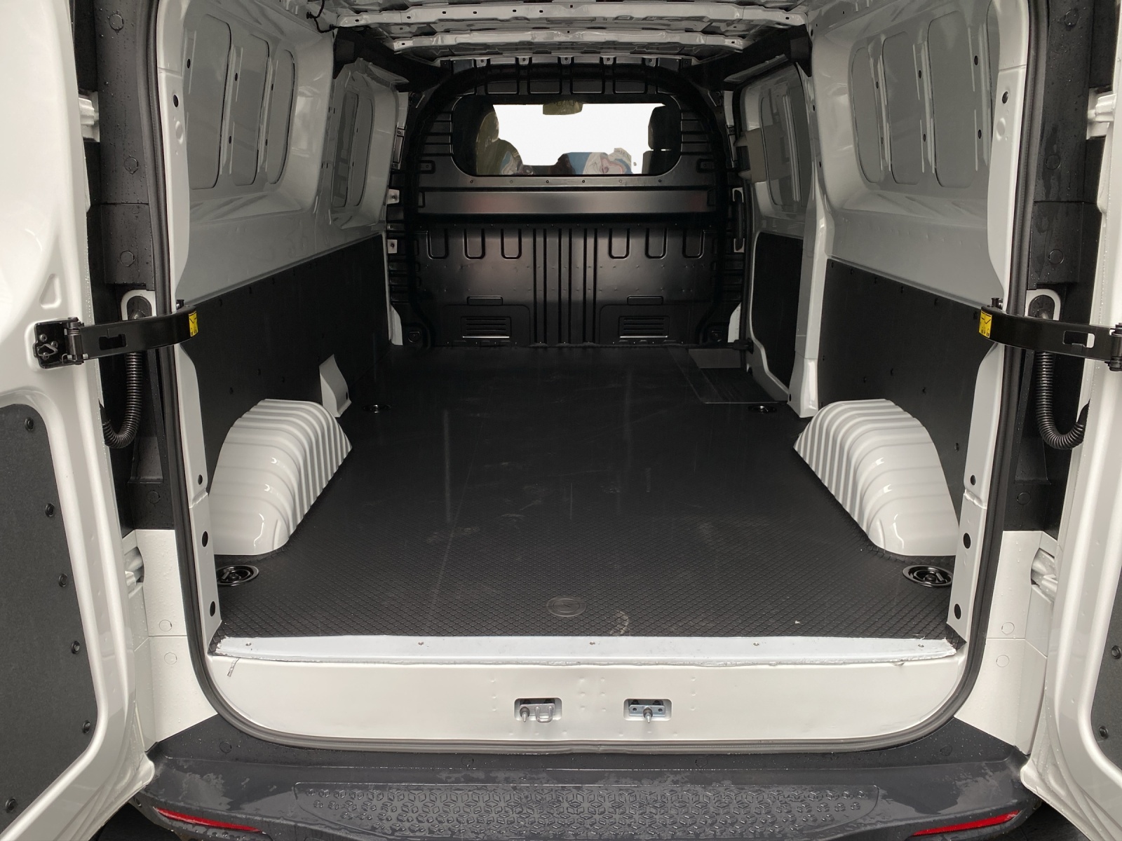 MAXUS eDeliver 7 Kaw. L2 E-Motor 88kWh Luxury AWD-image-15